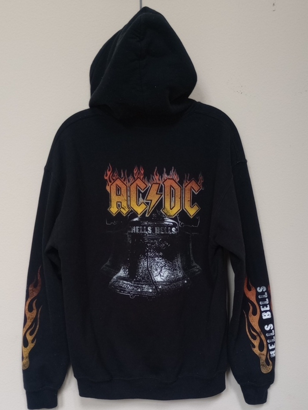 🌷AC/DC Black Pullover Hoodie with Flame Sleeve Art